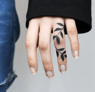 Female:0b4qwt-Iwkk= Hand Tattoo