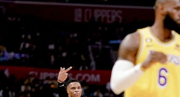 Russell Westbrook Middle Finger